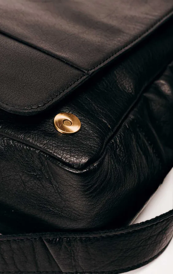 Große Kuriertasche aus schwarzem Leder - photo 4
