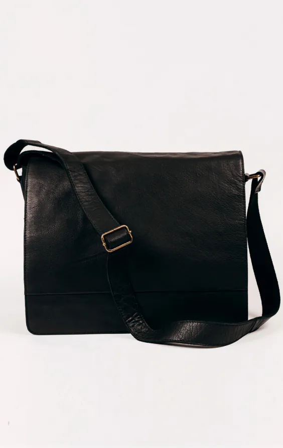 Große Kuriertasche aus schwarzem Leder