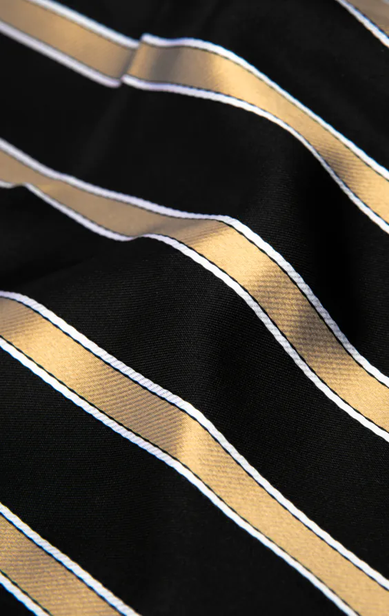 Schwarz Einstecktuch mit Goldstreifen - photo 1