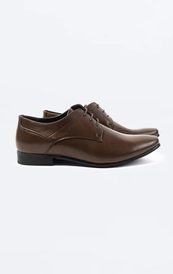 Dunkelbraune schlichte Derby Schuhe