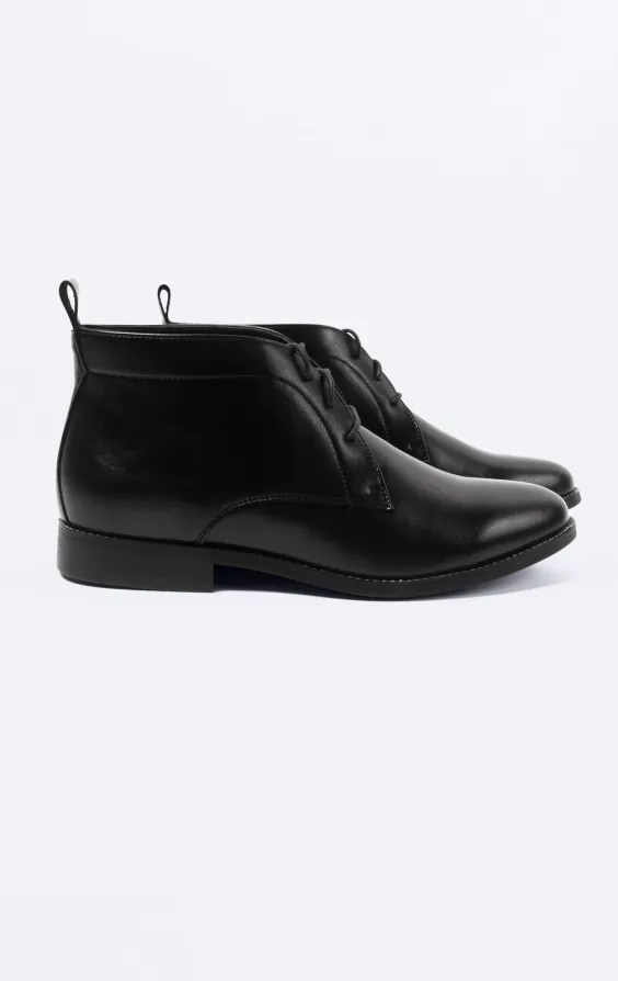Schwarze Chukka Stiefel mit Spitze