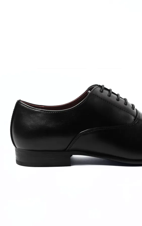 Schwarze schlichte Oxford-Schuhe mit Zehenkappe - photo 4