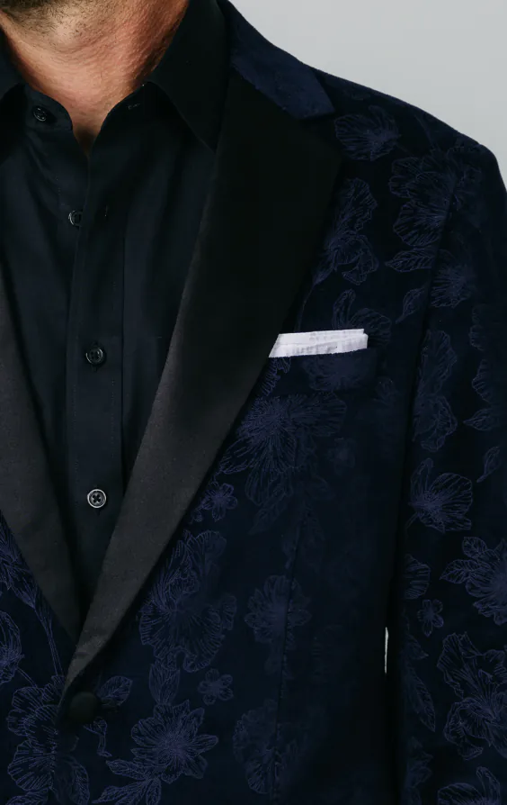 Marineblaue Jacquard-Samt-Smokingjacke mit Blumenmuster - photo 3