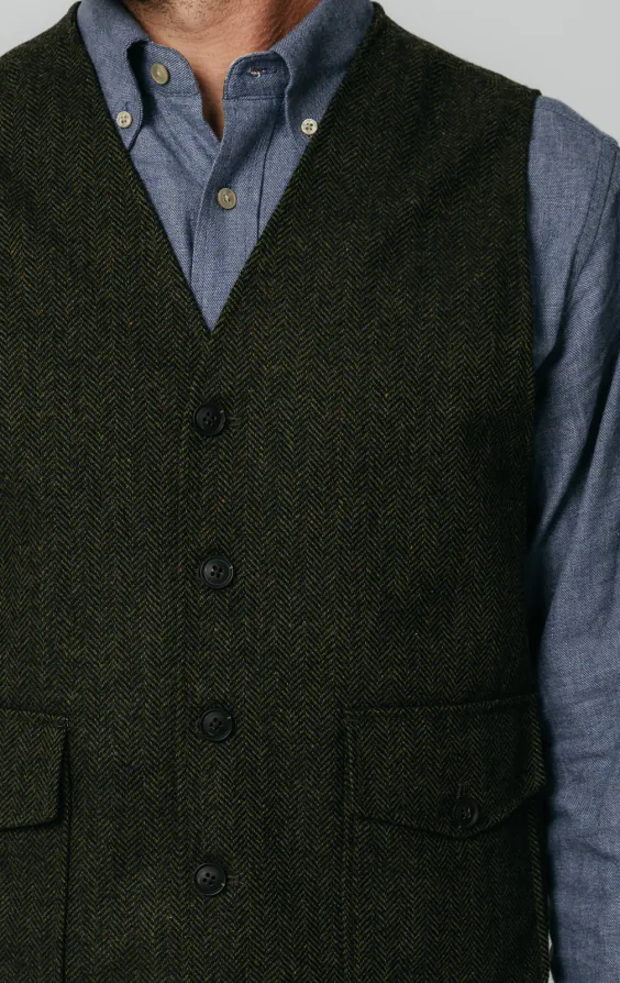 Grüne Tweed Weste mit Fischgrätmuster mit aufgesetzten Taschen - photo 2 Grüne Tweed Weste mit Fischgrätmuster mit aufgesetzten Taschen - photo 2