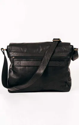 Große Kuriertasche aus schwarzem Leder