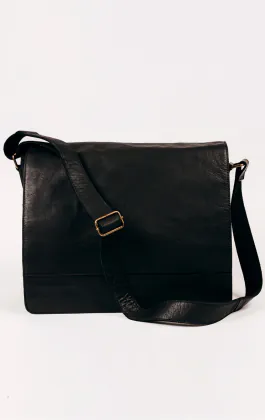Große Kuriertasche aus schwarzem Leder