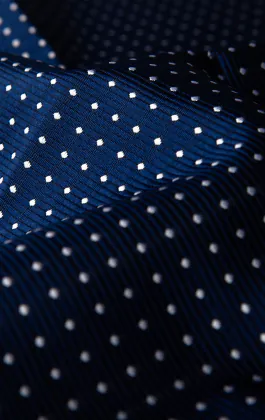 Blaue Einstecktuch mit Weißem Punkt