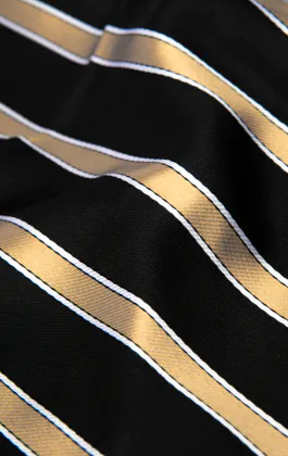 Schwarz Einstecktuch mit Goldstreifen