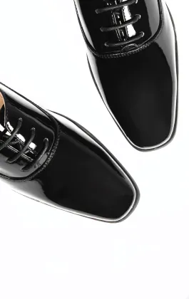 Klassische Lackschuhe für Jungen