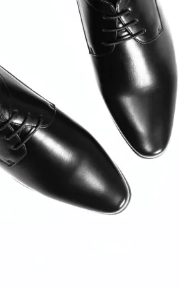 Schwarze schlichte Derby Schuhe