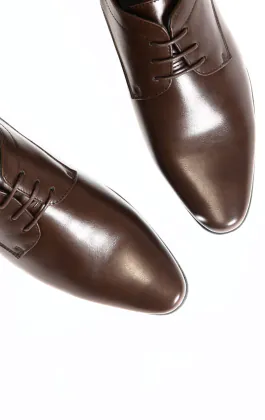 Dunkelbraune schlichte Derby Schuhe
